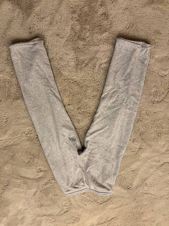 H&M Pantalons: Graue Trainerhose – D'occasion à Lenk im Simmental par niczbaeren 1
