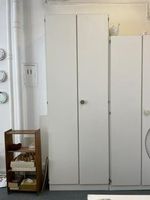 Hoher Schrank