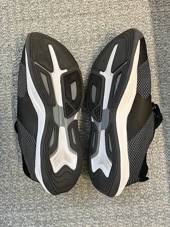 Adidas Chaussures hommes: Adidas Training Turnschuhe gr. 41 1/3 – D'occasion à Zürich par RoccoD01 2