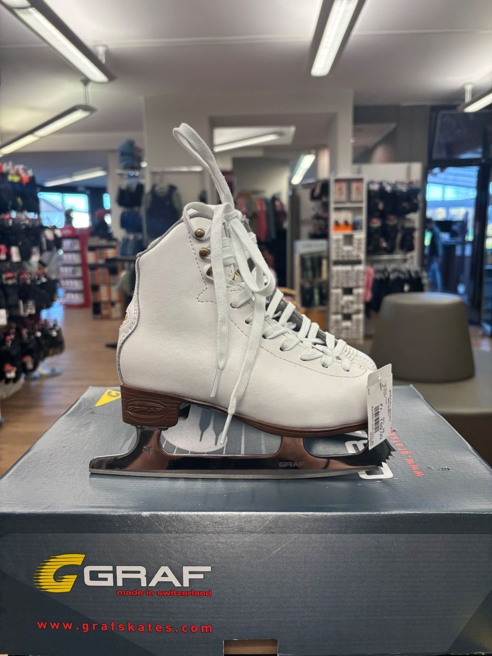 Graf Pattini da ghiaccio: Graf Arosa Gold Grösse EU 29 – Nuovo e nell'imballaggio originale da Boswil venduto da stoecklisport 1