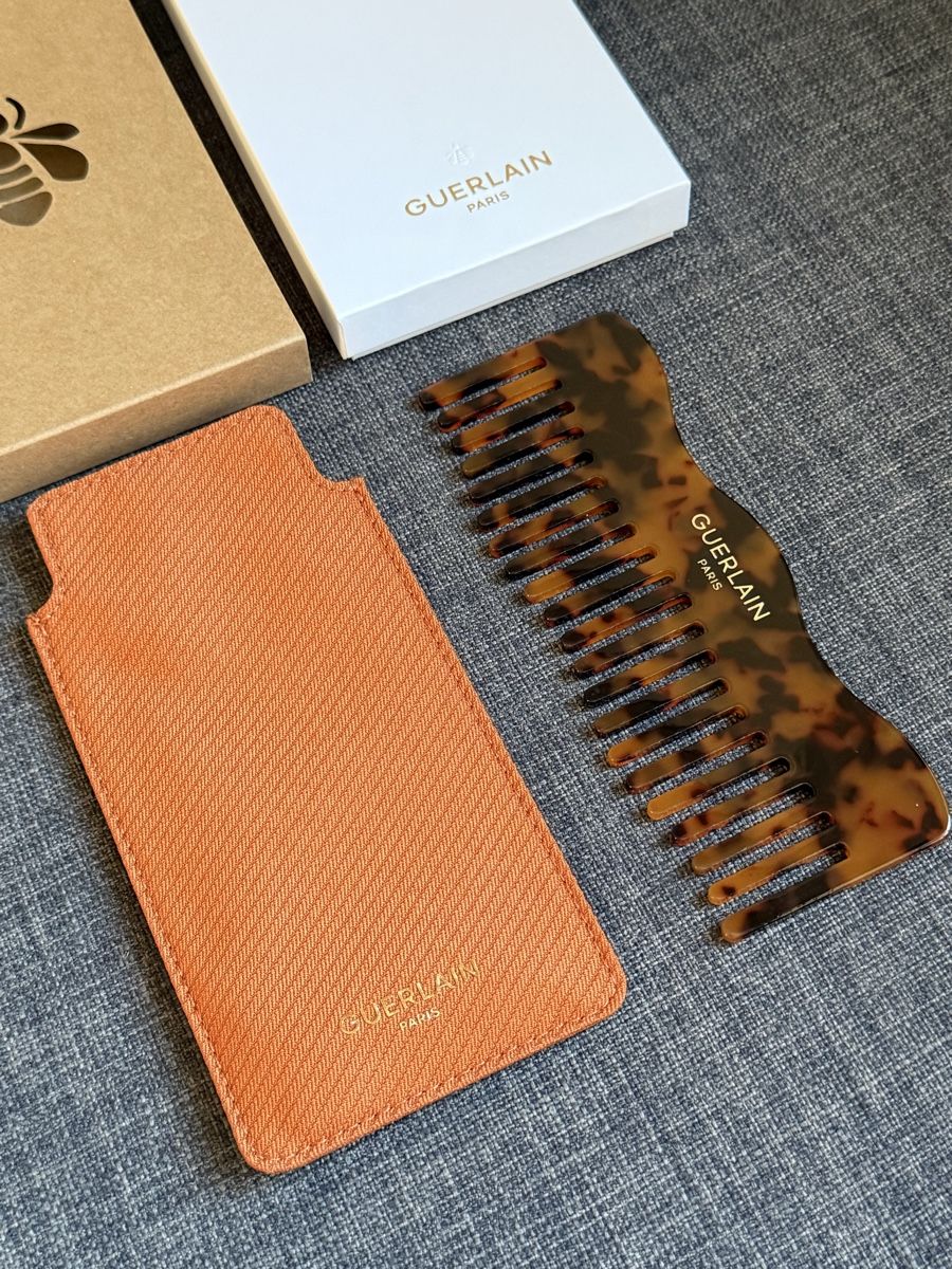 Altro per la cura dei capelli: Guerlain Travel Comb with pouch – Nuovo e nell'imballaggio originale da Luzern venduto da sas_r89l 1