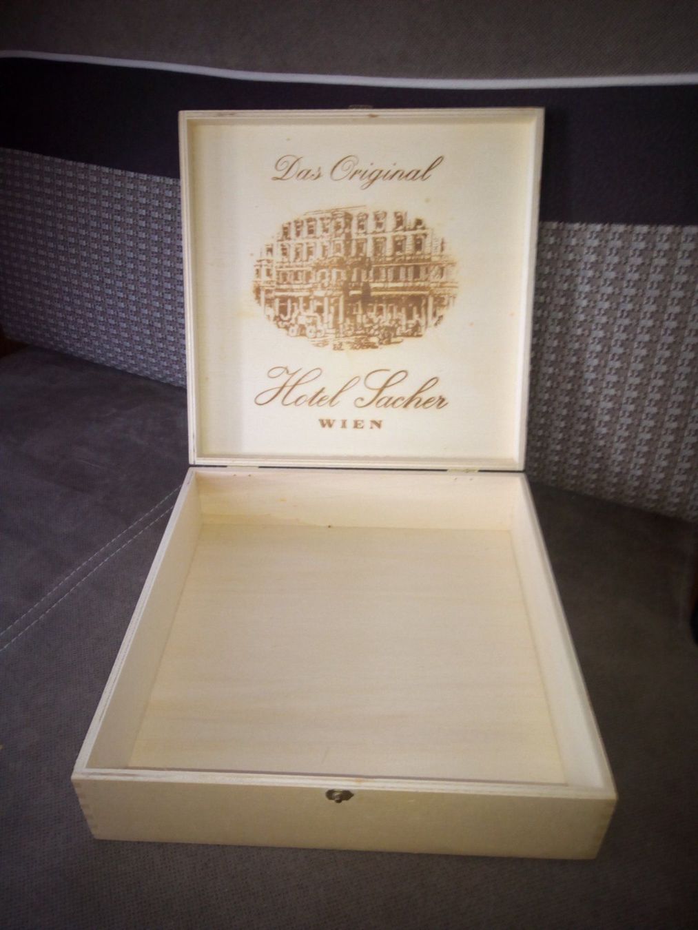 Barattoli: Geschenkbox - Hotel Sacher, Wien – Nuovo (secondo la descrizione) da Egnach venduto da ASTROFRITZ 1