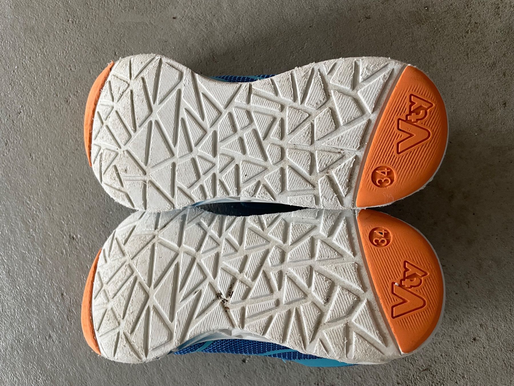 Schuhe für Jungen: Turnschuhe Grösse 34 – Gebraucht aus Ins von Smad 2