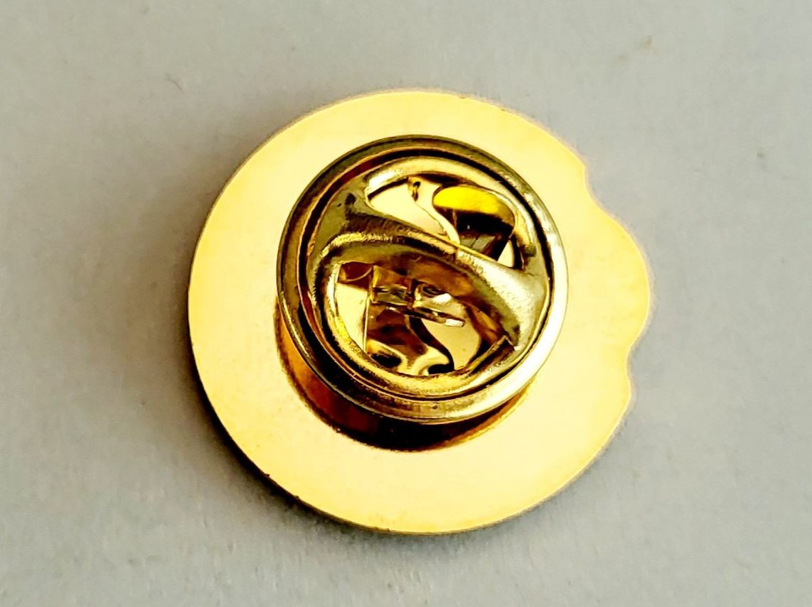Plaketten & Abzeichen: Pin Cooming Soon – Gebraucht aus Castione von Rx-stamps 1