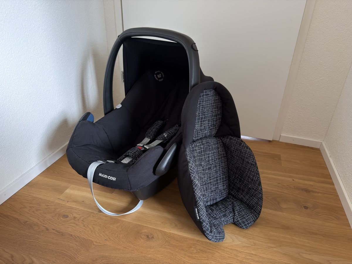 Maxi-Cosi Seggiolini per auto: Maxi-Cosi Rock i-Size Babyschale & Basisstation, unfallfrei – Usato da Oberkirch LU venduto da LoVelo3 4