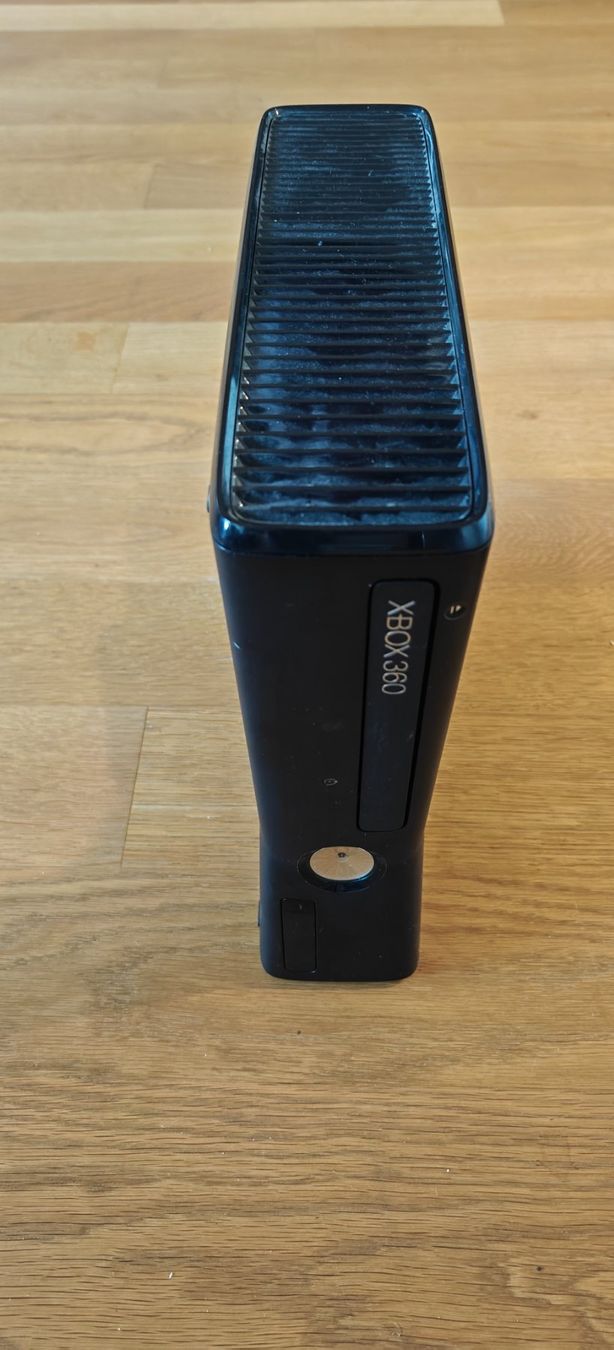 Microsoft Console: Microsoft Xbox 360 S Konsole schwarz Top – Usato da Kleinandelfingen venduto da RetroDomi 1