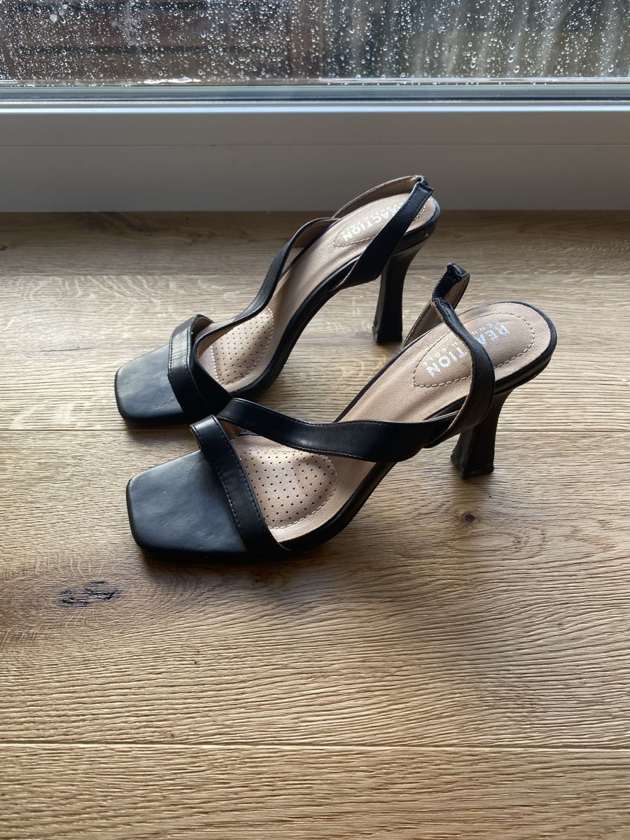 Scarpe da donna: Elegante Absatzschuhe mit flacher Spitze – Usato da Willerzell venduto da sandiesch 2