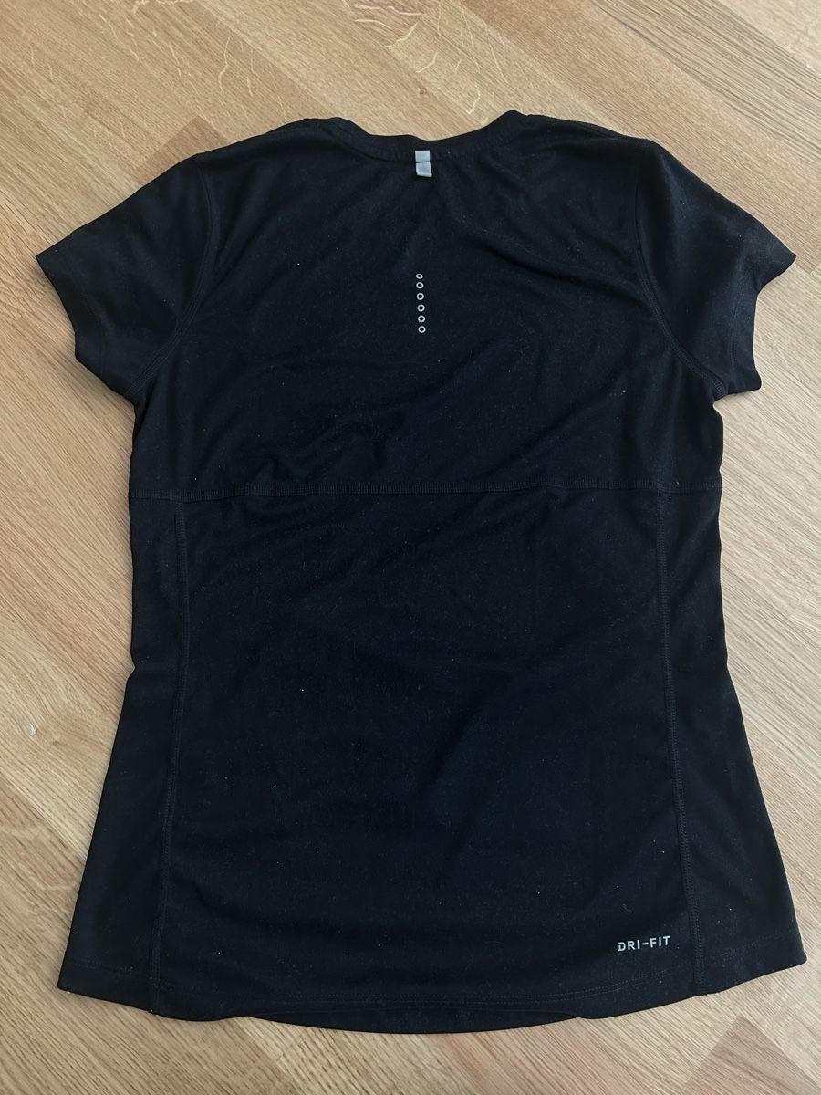 Nike T-shirts: Nike Dry Fit Shirt Grösse M – D'occasion à Uster par xBeccax 2