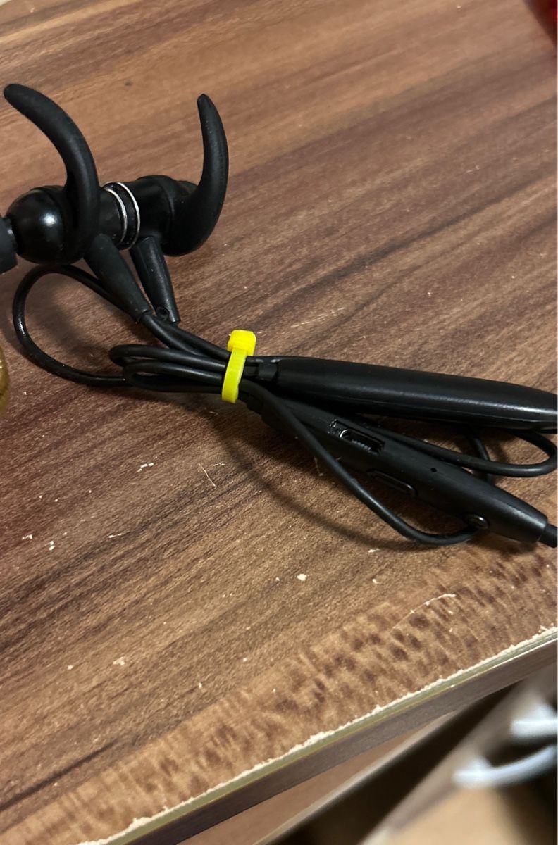 Cuffie: Magnetische In-Ears – Nuovo (secondo la descrizione) da Düdingen venduto da Sarindlibindli 1