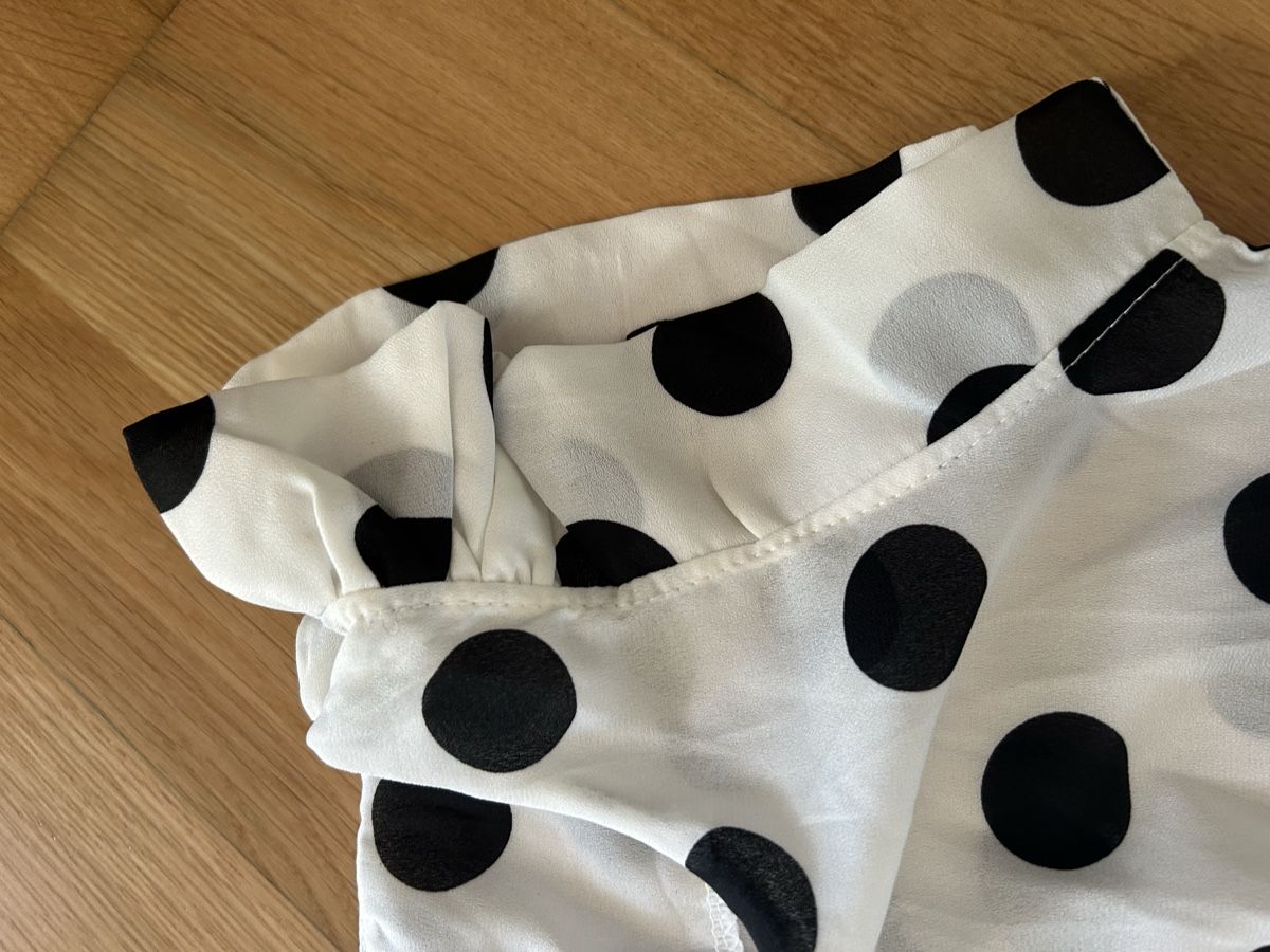Tops: Blouse à petits pois  – D'occasion à Daillens par guisepa 2