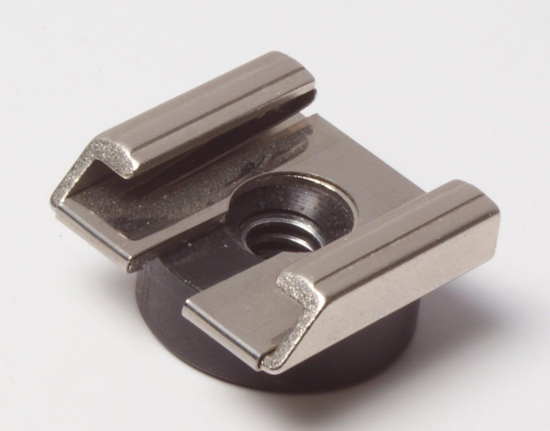 Flashs: Blitzschuh mit 1/4 " Gewinde – D'occasion à Lostorf par real-value
