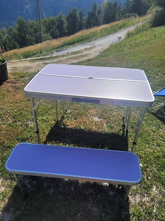 Set de table et chaises: Table et banquettes pliables  – D'occasion à Vex par Chrisclay 1