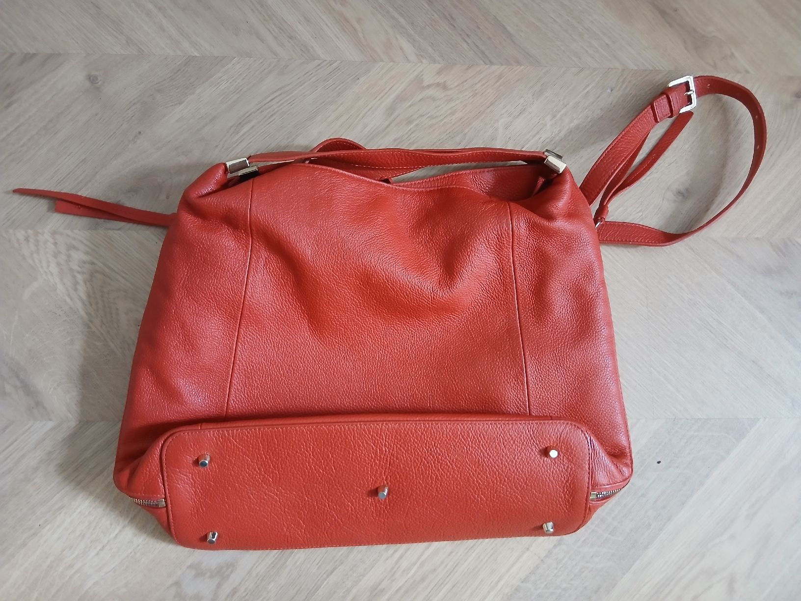 Furla Borse da donna: Furla Red Leather Bag Larger Size – Nuovo (secondo la descrizione) da Wil SG venduto da tre_g2l7 1