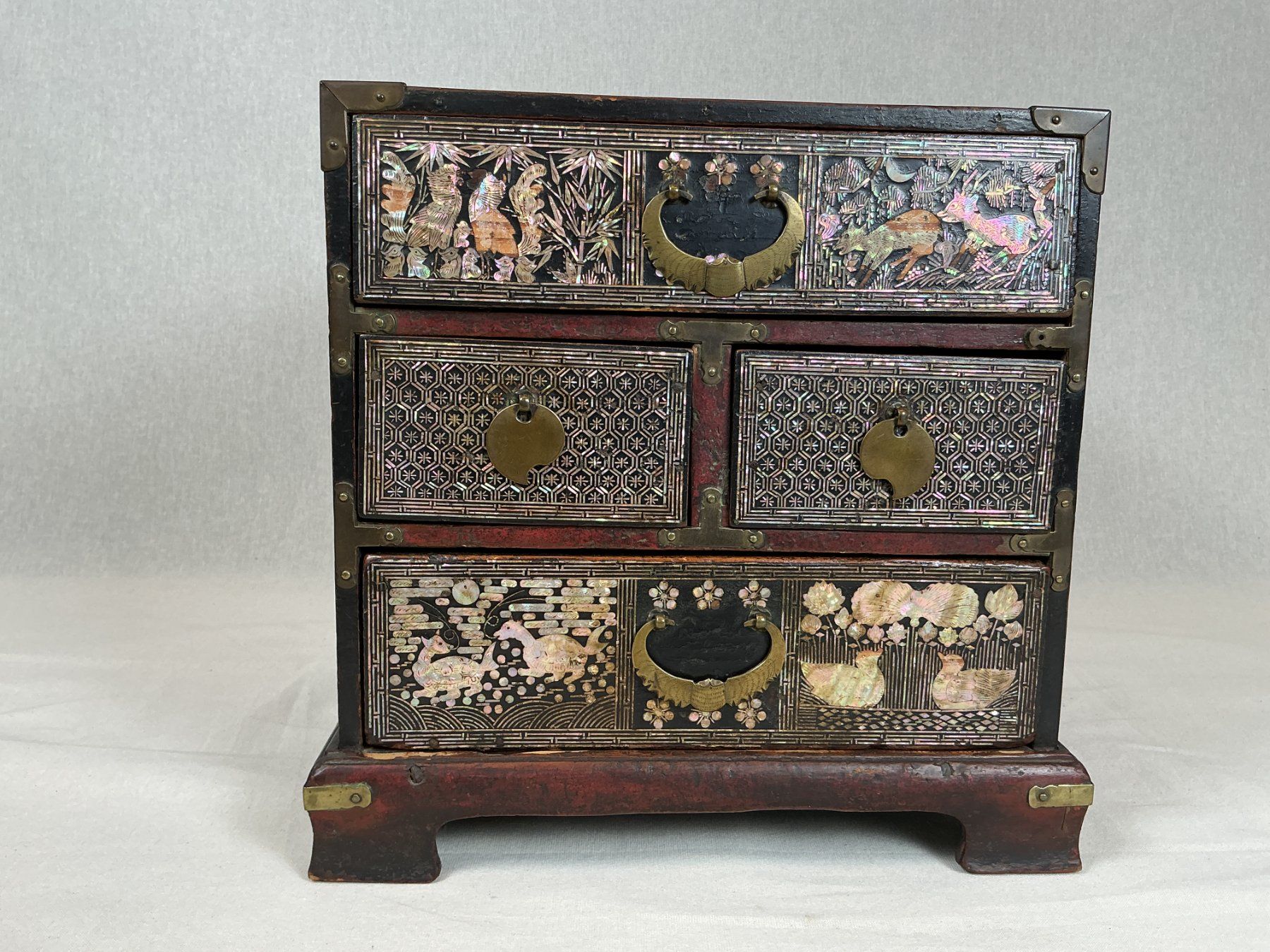 Commodes: KOMMODE Antik aus Korea – D'occasion à Richterswil par Restwert_Richterswil 1