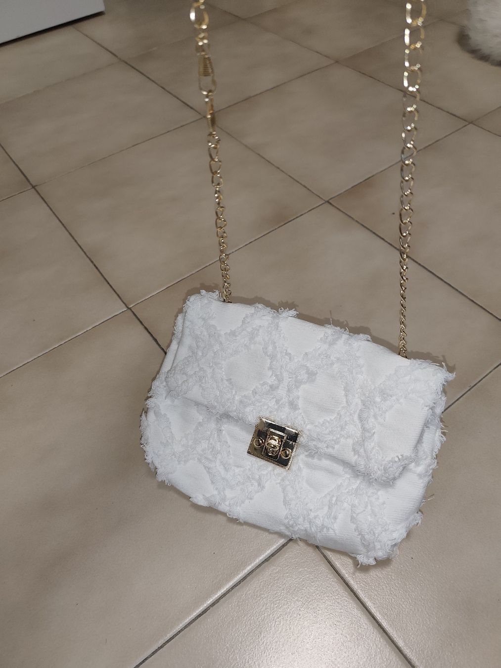 Sonstige Kleidung & Accessoires: Tracolla bianca con catena – Gebraucht aus Coldrerio von ivi_g8gb 2