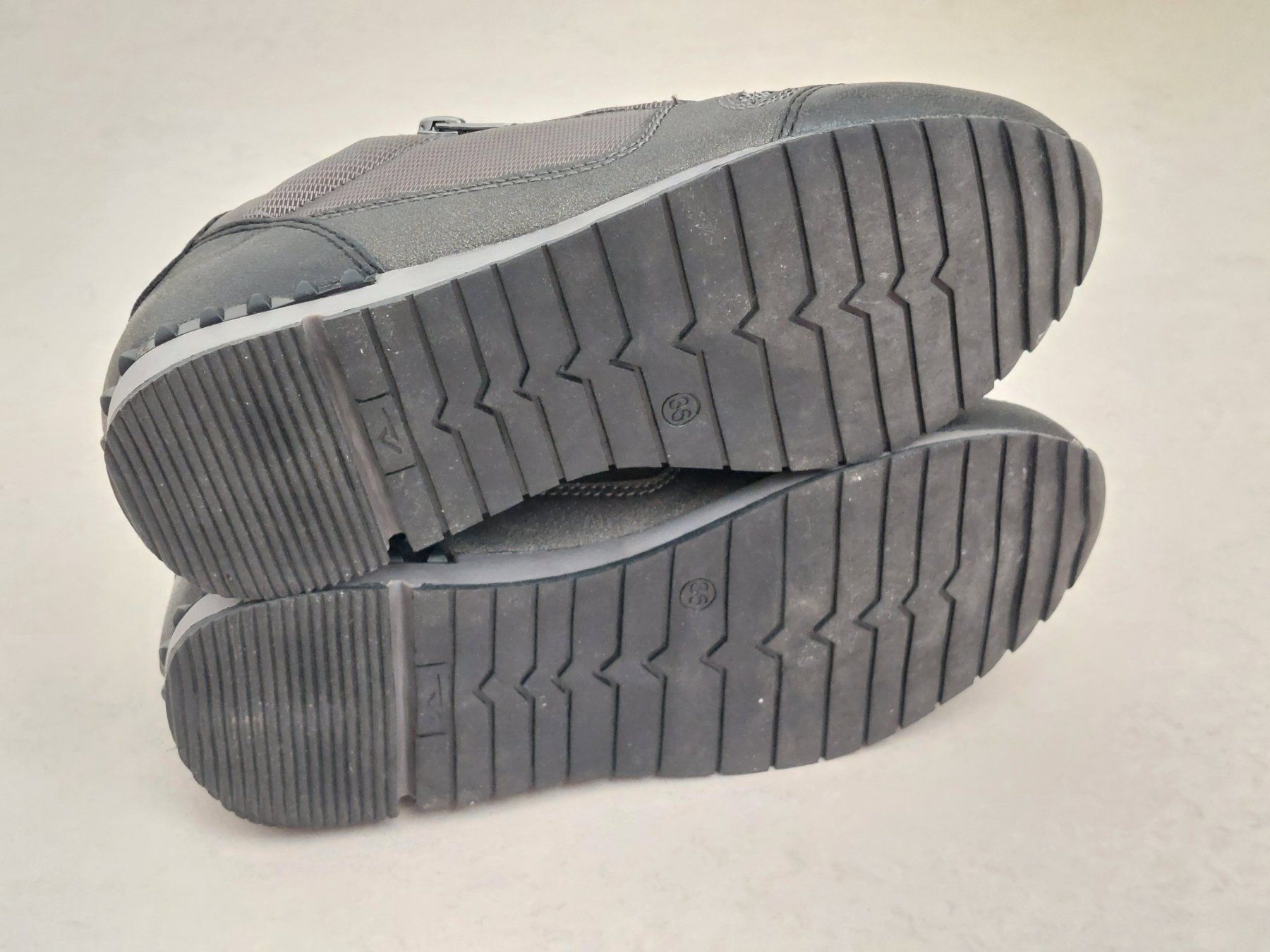 Scarpe per ragazze: Schöne Sneakers Gr.35/36 – Usato da Pfäffikon SZ venduto da max_5ylc 3