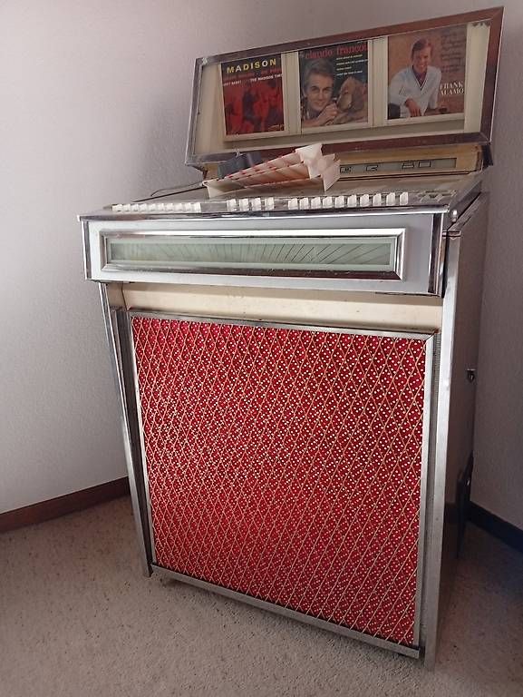 Musiktruhen: Jukebox  – Gebraucht aus Biel/Bienne von loudmuffles 1