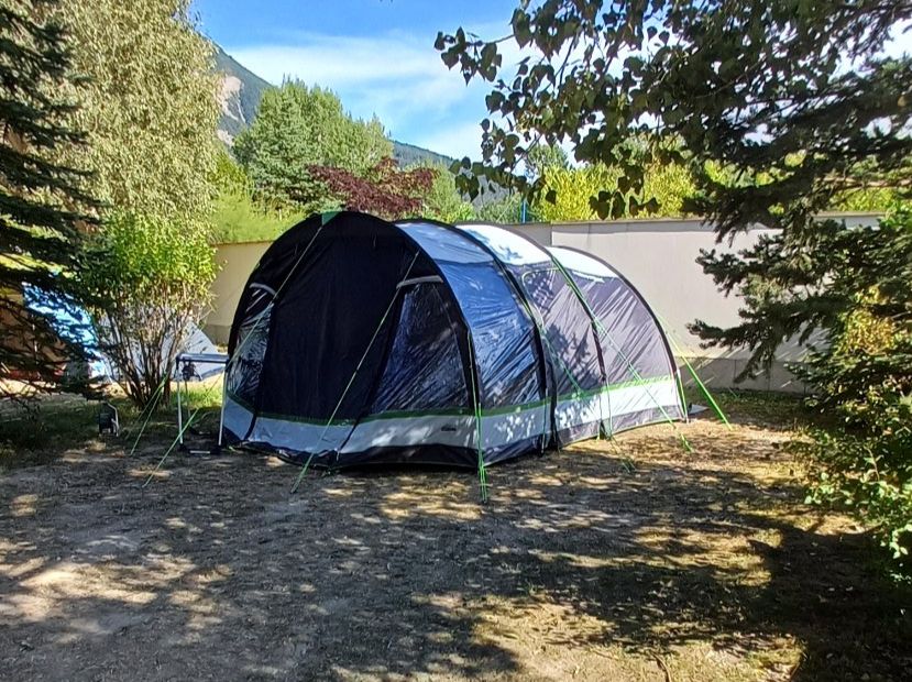 Zelte: Tente de camping 5 places – Gebraucht aus Cortaillod von emi_msv6
