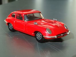 Corgi Jaguar E Type rot whizzwheels Nr 335 70er England