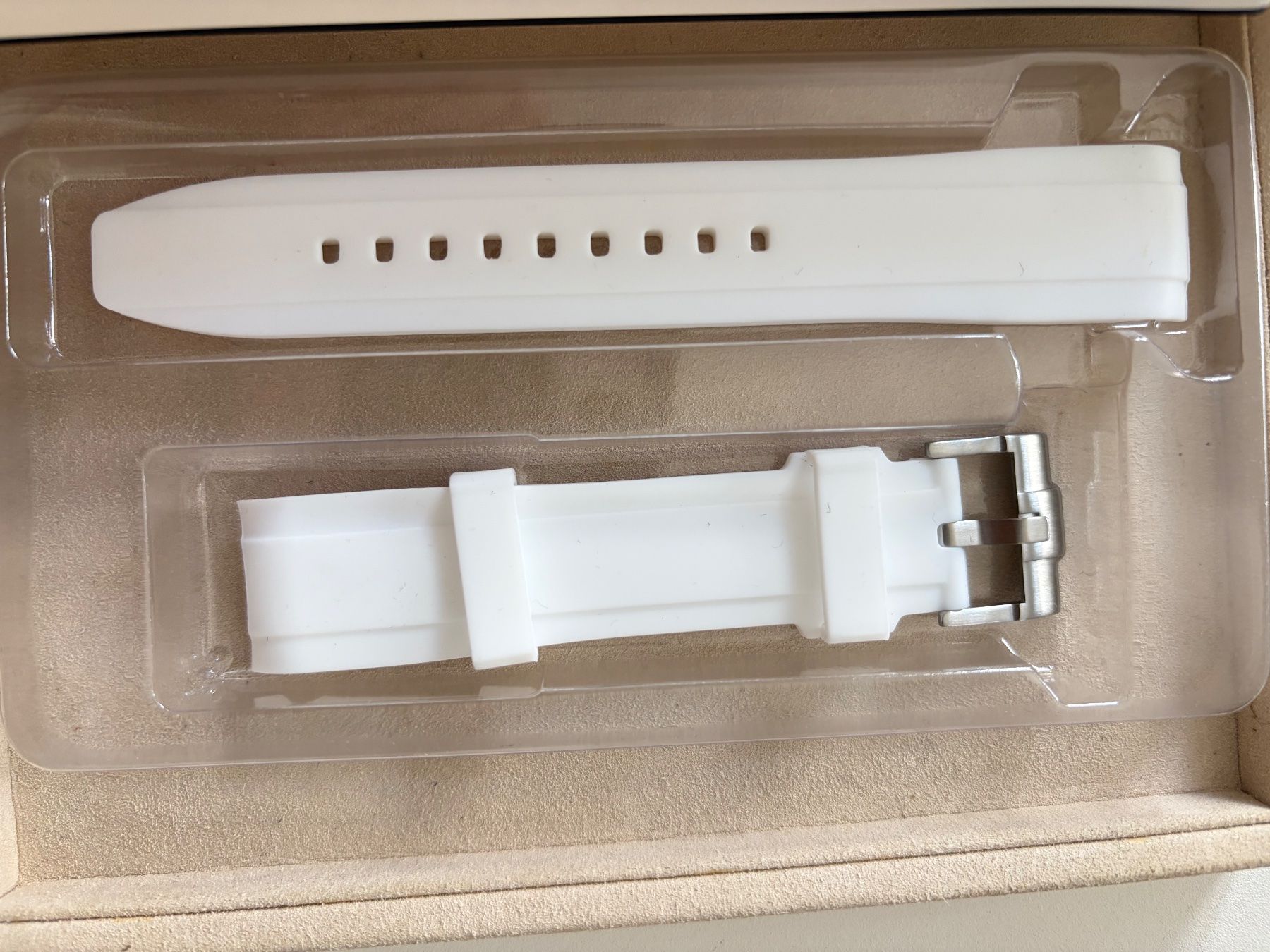 Swatch Armbänder & -reifen: Swatch Moonswatch Rubber Strap in weiss neu – Neu und originalverpackt aus Zürich von who_5ncp