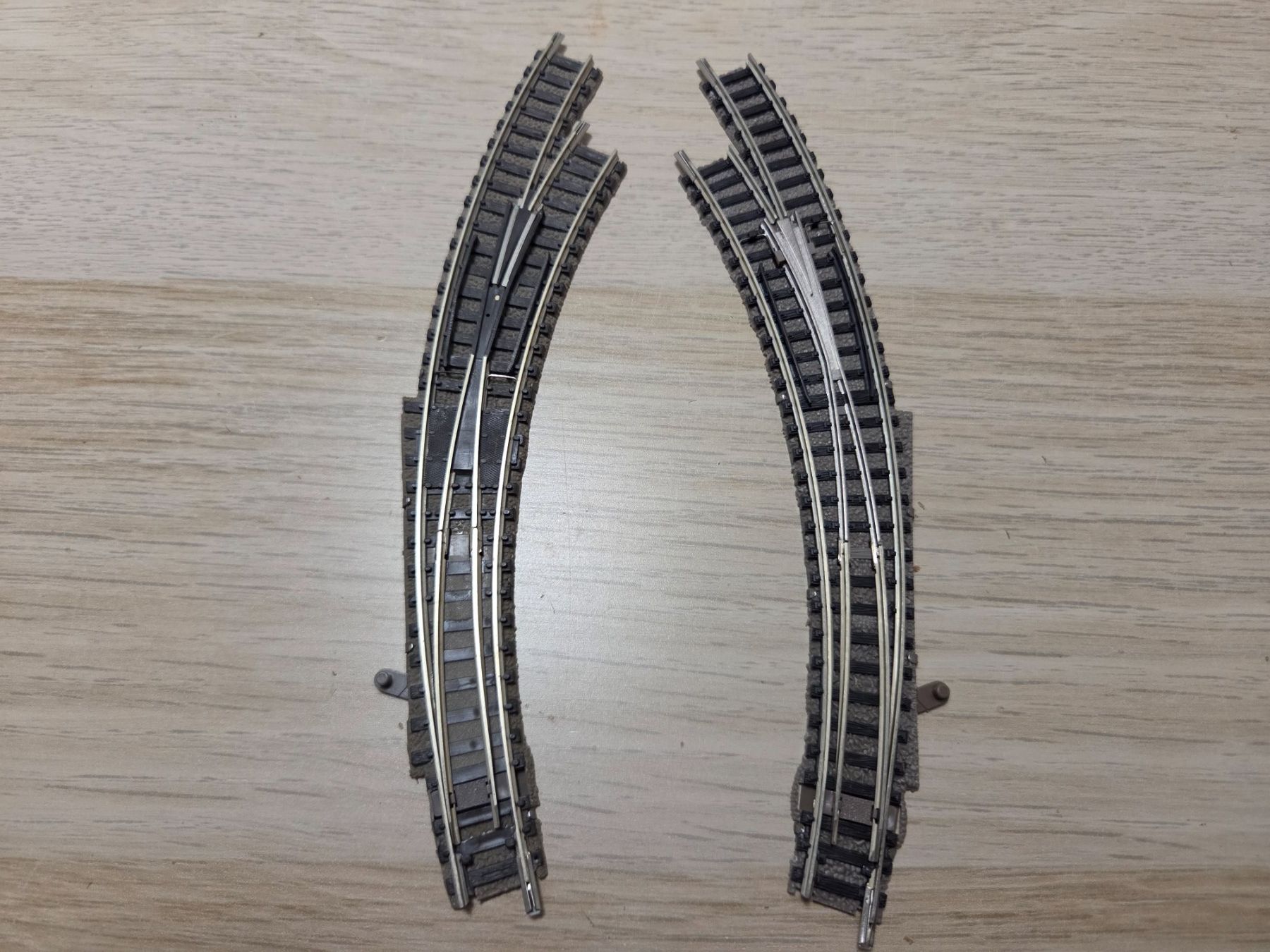 Fleischmann Modellini di ferrovie: Fleischmann N 9142 R+L Bogenweichen (D) – Usato da St-Aubin-Sauges venduto da Lo_Go 1