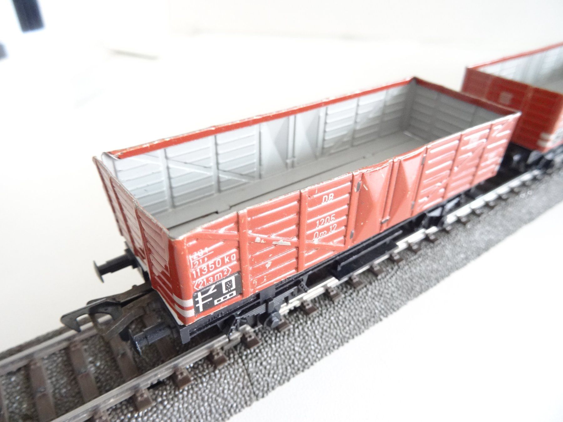 Fleischmann Modellini di ferrovie: Fleischmann H0 3 Güterwagen mit Blechaufbau – Usato da Hochdorf venduto da Teger02 2