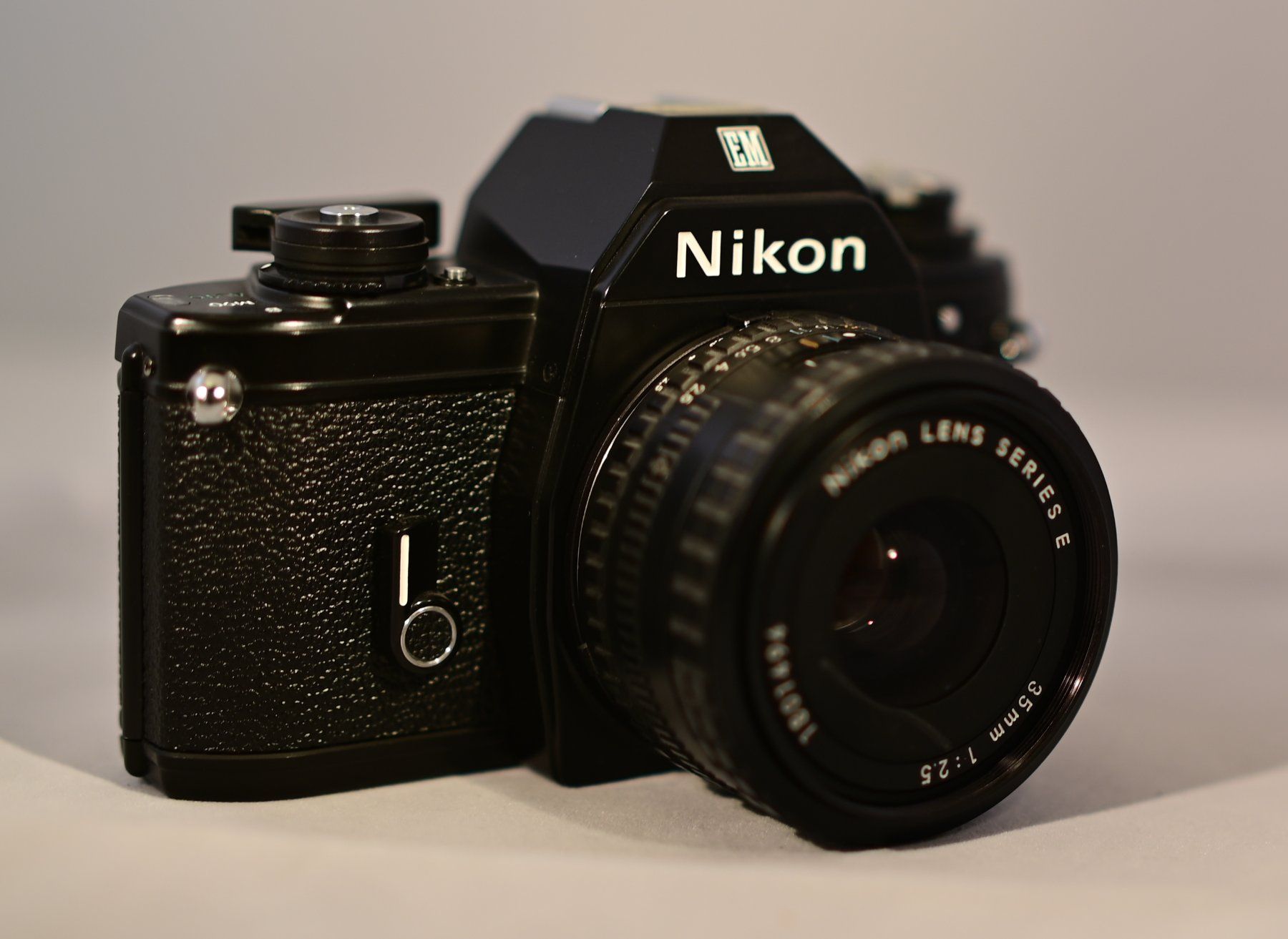 Nikon Appareil photo: Nikon EM mit 35mm Objektiv – D'occasion à Uster par Stoessda
