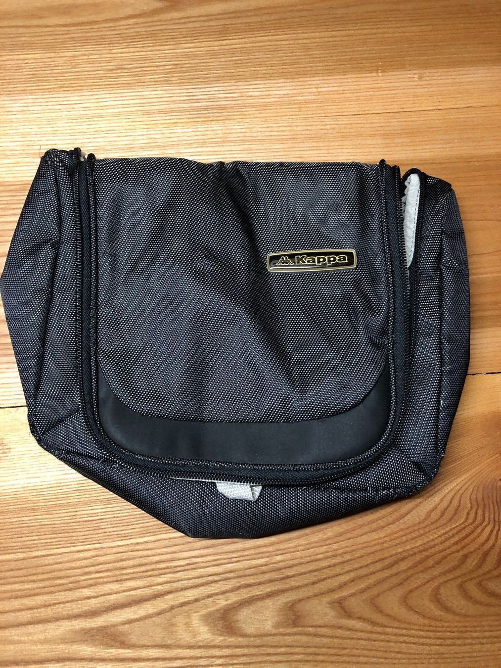 Custodie per cosmetici: Necessaire Kappa – Usato da Goldingen venduto da Thomas.Perrin