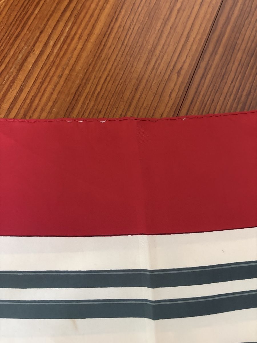 Hermès Foulard & Sciarpe: Foulard vintage Hermès  – Usato da petit lancy venduto da FerreiraLuis 2