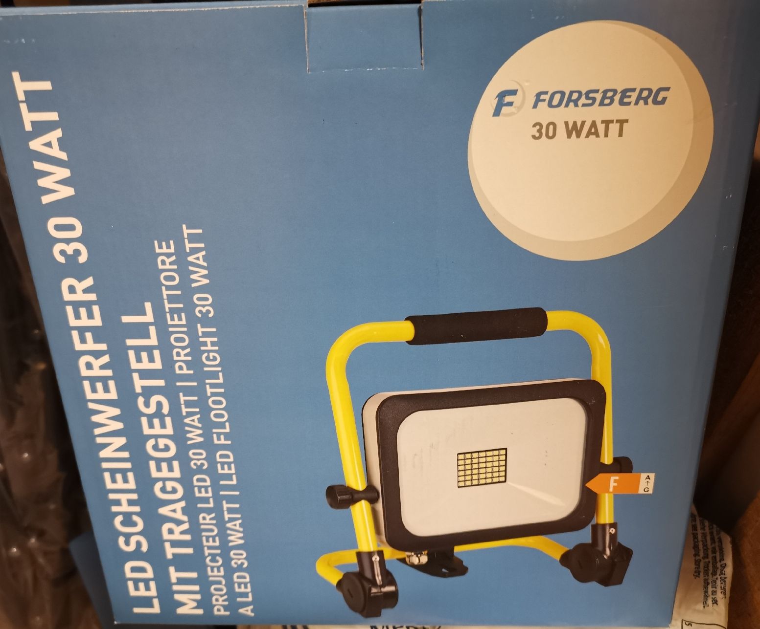 Fari: LED Scheinwerfer 30W mit Traggestell NEU & originalverpackt – Nuovo e nell'imballaggio originale da Küssnacht am Rigi venduto da Gold_und_mehr