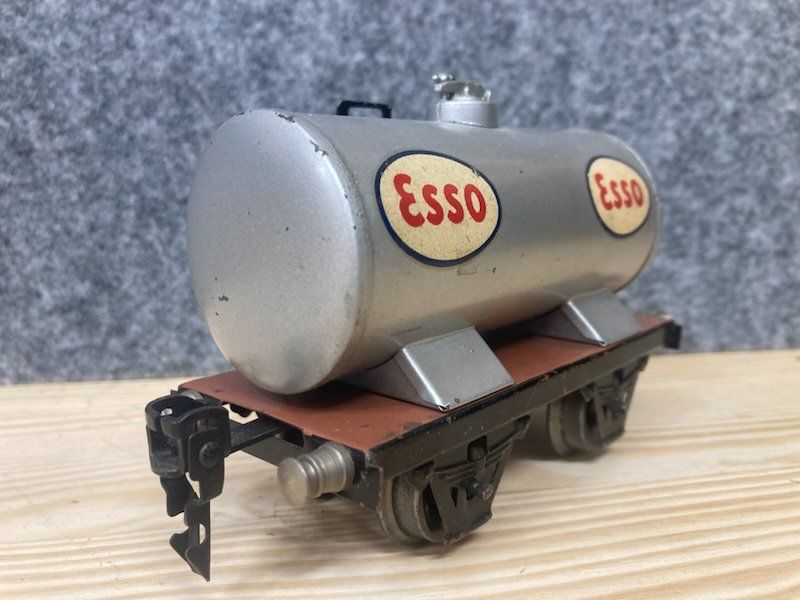 Märklin Modellini di ferrovie: Märklin Spur 0 Kesselwagen Esso hellgrau – Usato da Büsserach venduto da ModellbahnDepot 1