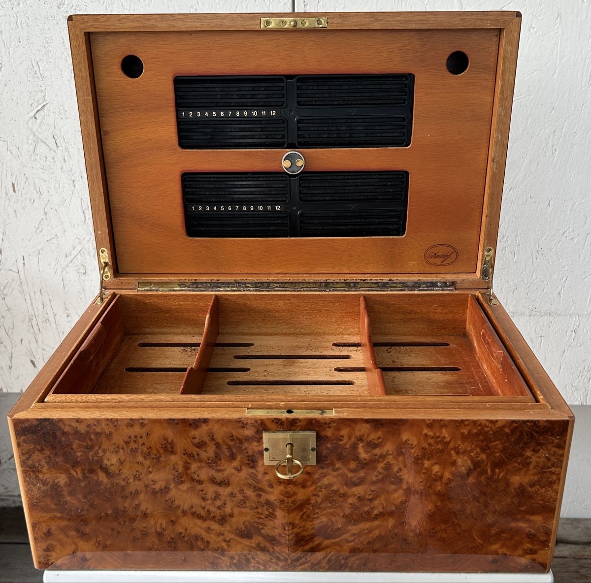 Davidoff Humidore: Davidoff-Humidor aus Wurzelholz – Gebraucht aus Widnau von hbr_mhx2 3