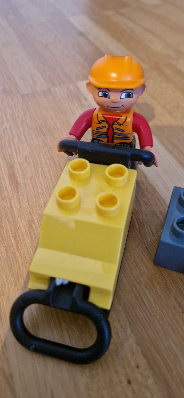 Lego Kit di costruzioni: Lego Duplo Bauarbeiter mit Vibroplatte 4661 – Usato da Riehen venduto da Aconitum 1