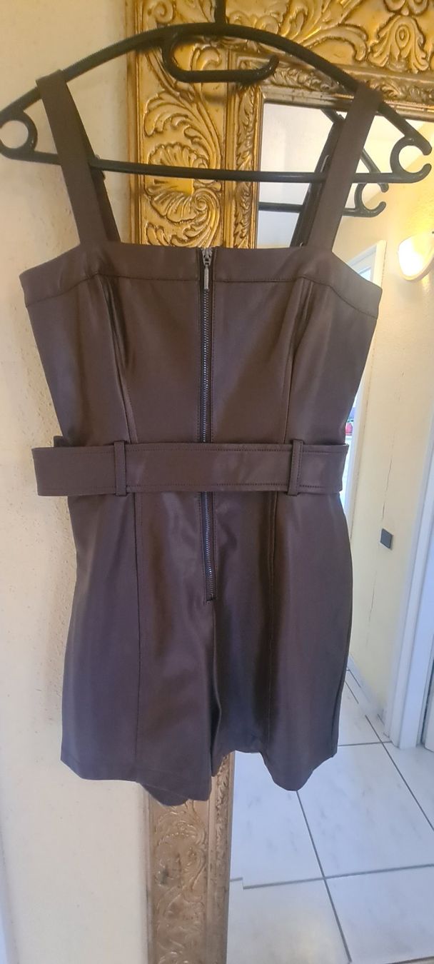 Guess Tute: Jumpsuit  Kunstleder Guess – Usato da Allschwil venduto da Virgo 3