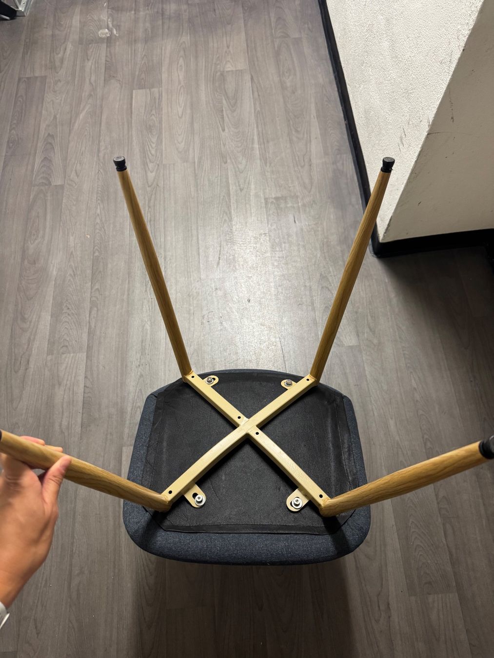Stühle: Two Dining Chairs: Dark Grey Fabric & Oak-Look Legs x2 – Gebraucht aus Zürich von let_l7hl 3