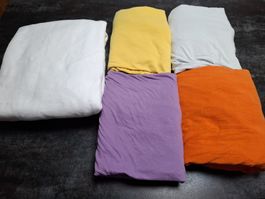 Spannbettlaken, 4 Stück und 1 Molton, verschiedene Farben