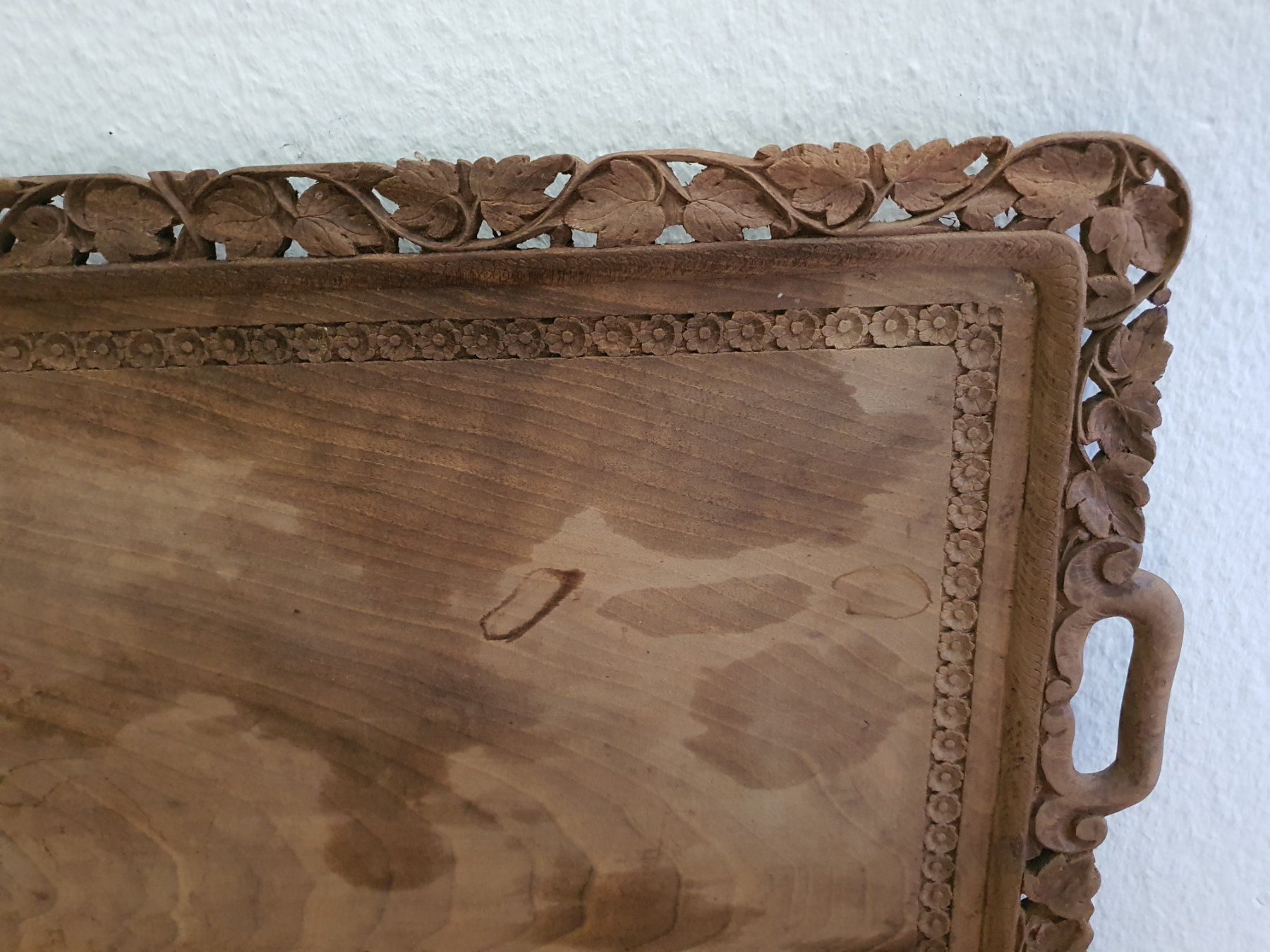 Piatti di portata: Altes Vintage Holz Serviertablett Tablett geschnitzt – Usato da Schaffhausen venduto da pfanis09 2