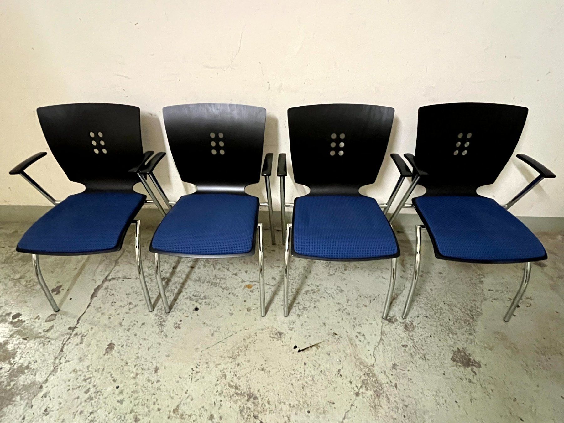Stühle: 4 Stück Konferenzstühle stappelbar – Gebraucht aus Seftigen von tom713