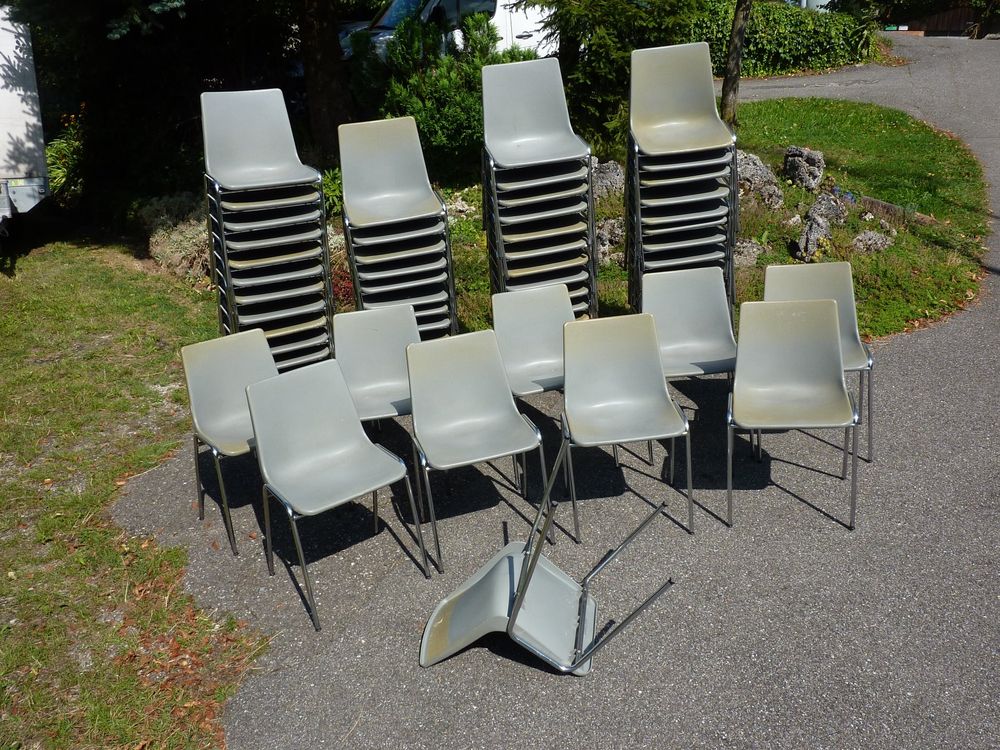 85 Stühle Stapelstühle Aulastühle Seminarstühle WESIFA 1