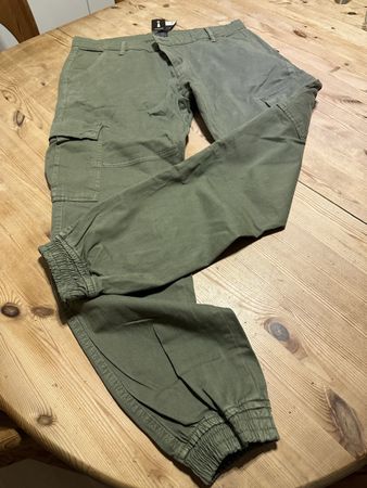 Cargo Hose Urban Classics olivgrün Grösse 36 neuwertig