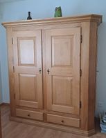Neuwertiger Schrank, Kirschbaum, NP ü 7000Fr.