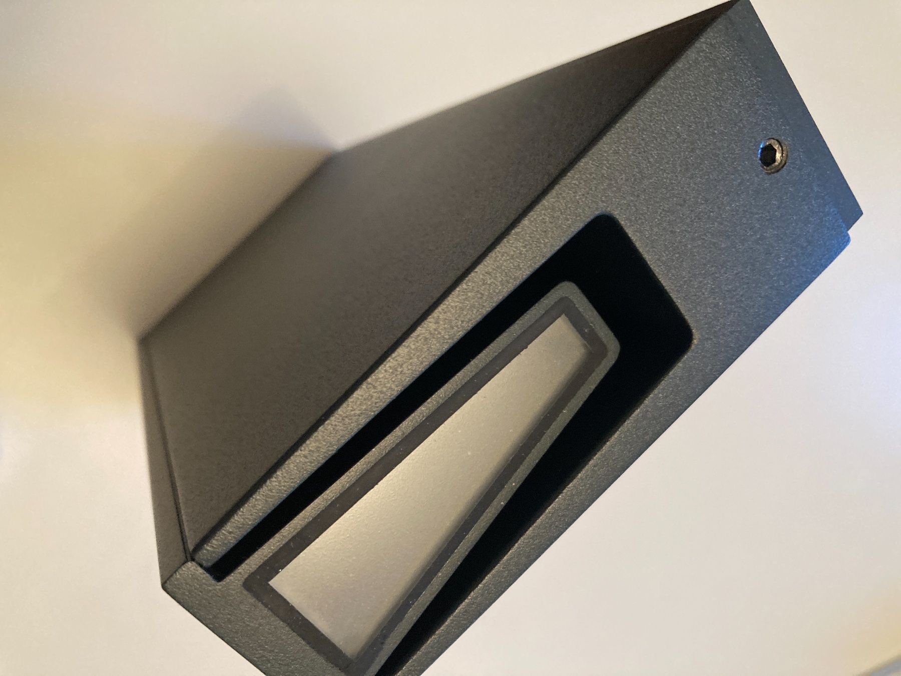 Lampade: LED-Wandaussenleuchte Mod gap Y von IP44 – Nuovo e nell'imballaggio originale da Domat/Ems venduto da Pantalla 2