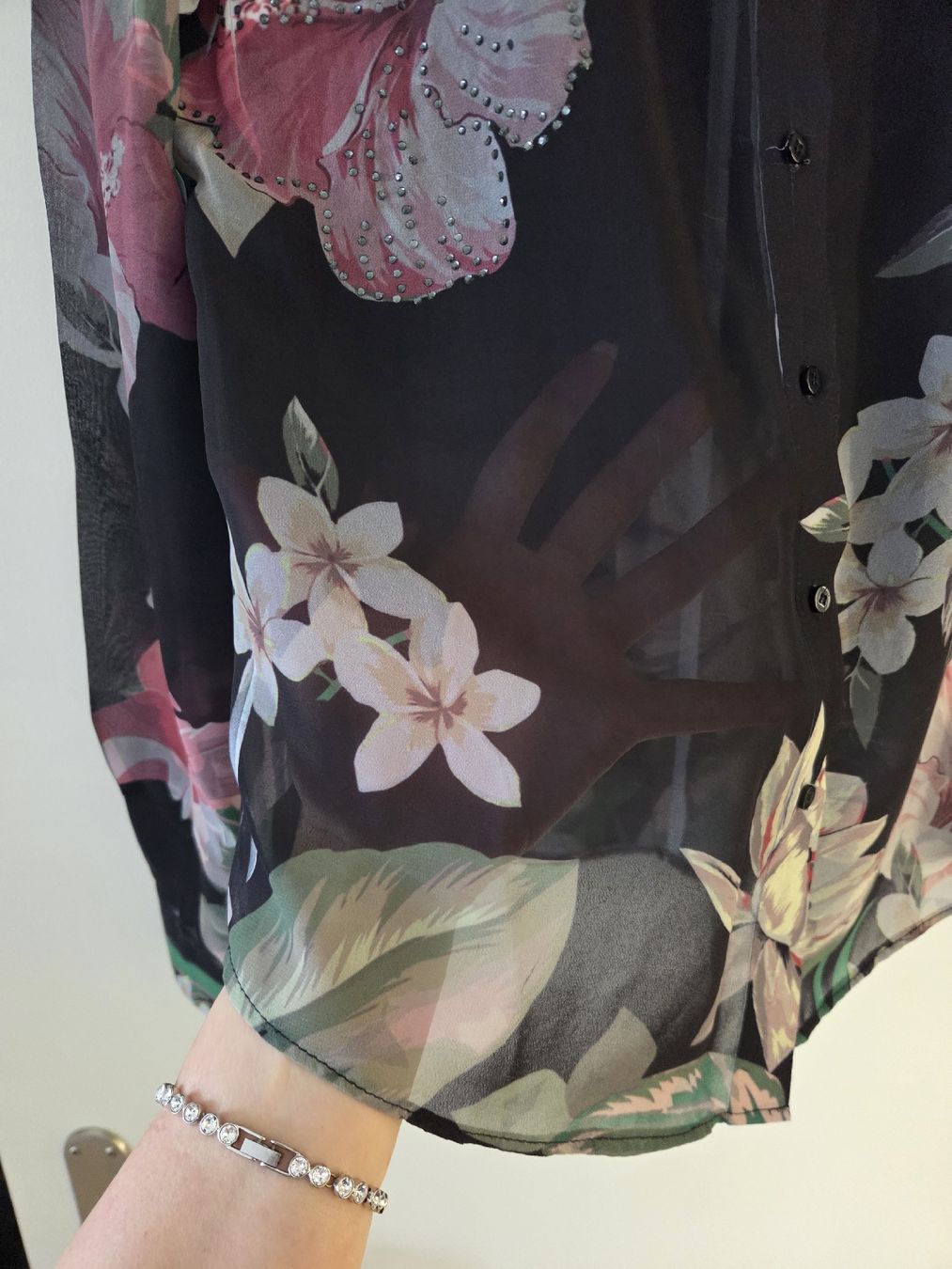 Guess Camicette: Guess Blumen Bluse Gr. S – Usato da Dänikon ZH venduto da FicusLyrata 1
