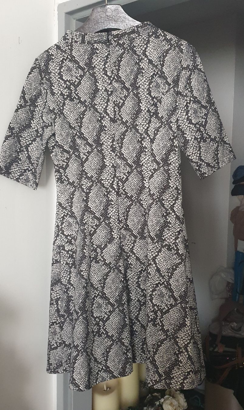 Hugo Boss Kleider: Hugo Boss schönes Kleid Gr. 38 – Neu (gemäss Beschreibung) aus Frenkendorf von Moon111 5