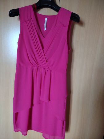 Schönes Kurzes Cocktail Kleid. Grösse M