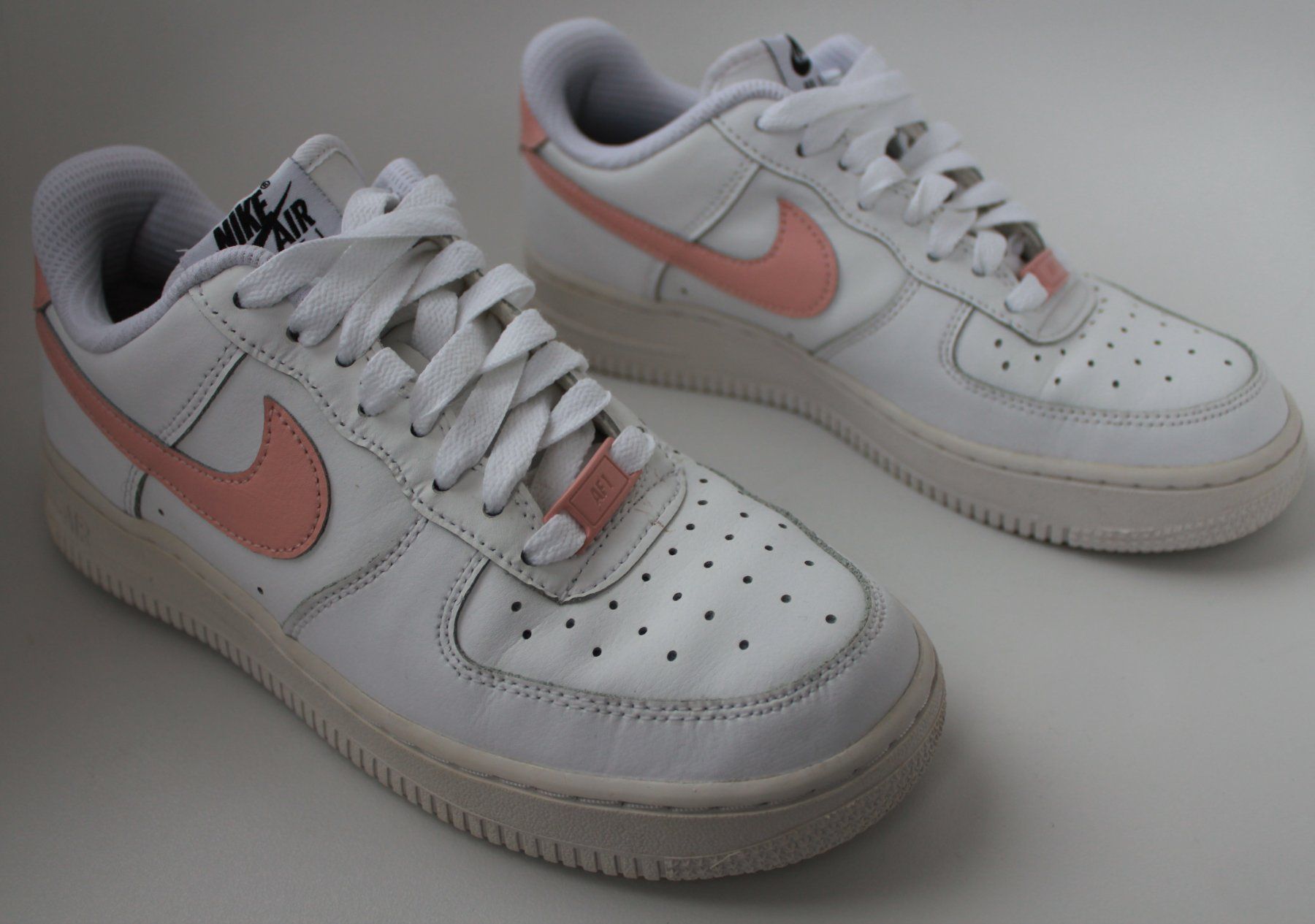 Nike Scarpe per ragazze: Nike Air Force 1  t. 37.5 – Usato da Peseux venduto da Gilloss 2