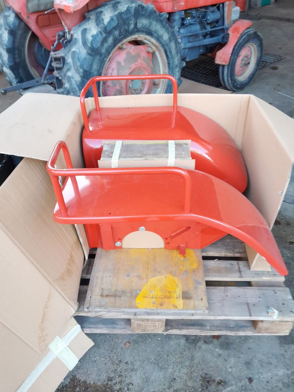 Bucher Tracteurs: Bucher D1800 Kotflügel – Neuf (Voir description) à Wikon par Goepfzuercher 3