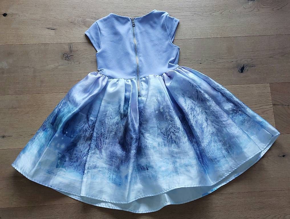 Vestiti & Gonne: Elsa Kleid 122/ 128 – Usato da Lengnau AG venduto da Freedom01 1