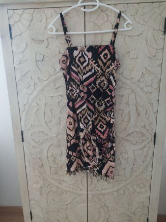 Sommerliches Kleid mit Muster und Muscheln, Grösse XS Top...