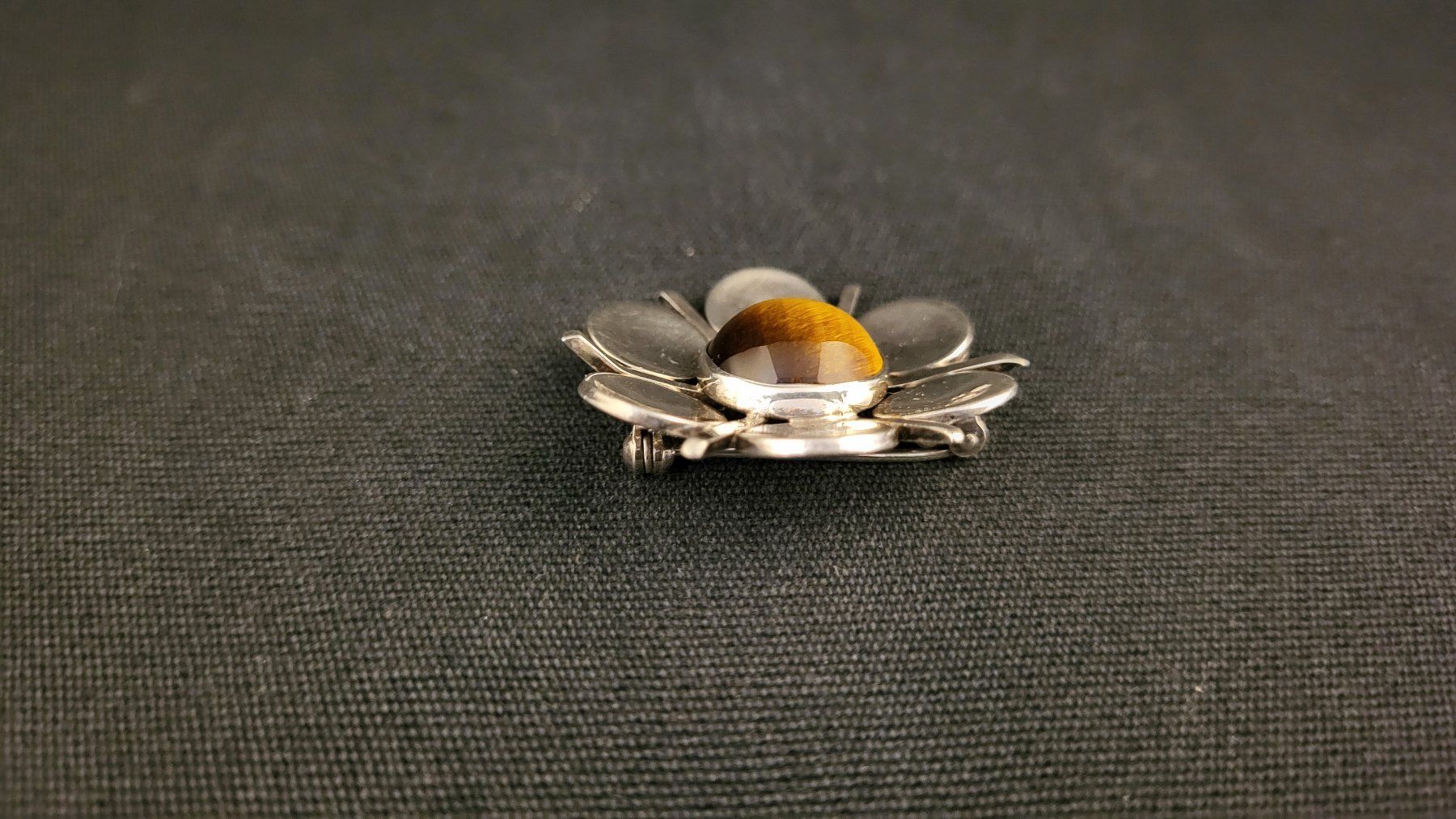 Spille & Fermagli: Vintage Designer-Brosche Silber/Tigerauge – Usato da Basel venduto da spinne02 3